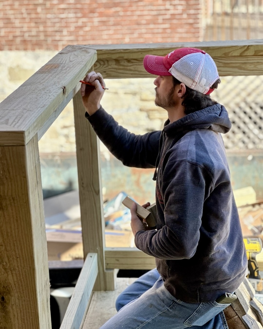 A dillsburg PA contractor building a deck